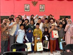 KKN KOLABORATIF UM-UNIRA DAN YAYASAN CAHAYA UMAT GELAR SANTUNAN ANAK YATIM SAMBIT 10 MUHARRAM 1448 H