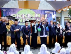 PKKMB Universitas Madura 2026 Resmi Dimulai, Pemukulan Gong dan Pelepasan Merpati Jadi Penanda